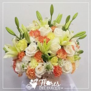 Arreglo12 rosas blancas, claveles variados, lirios y ornitogalo