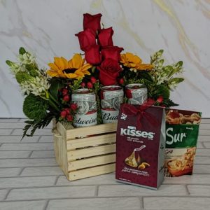 Caja rústica con cerveza lata HEINEKEN / BUDWEISER y Chocolates Kisses y frutos secos