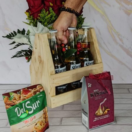 Caja rústica porta sixpack con cerveza CORONA + Choclolates Kisses y frutos secos