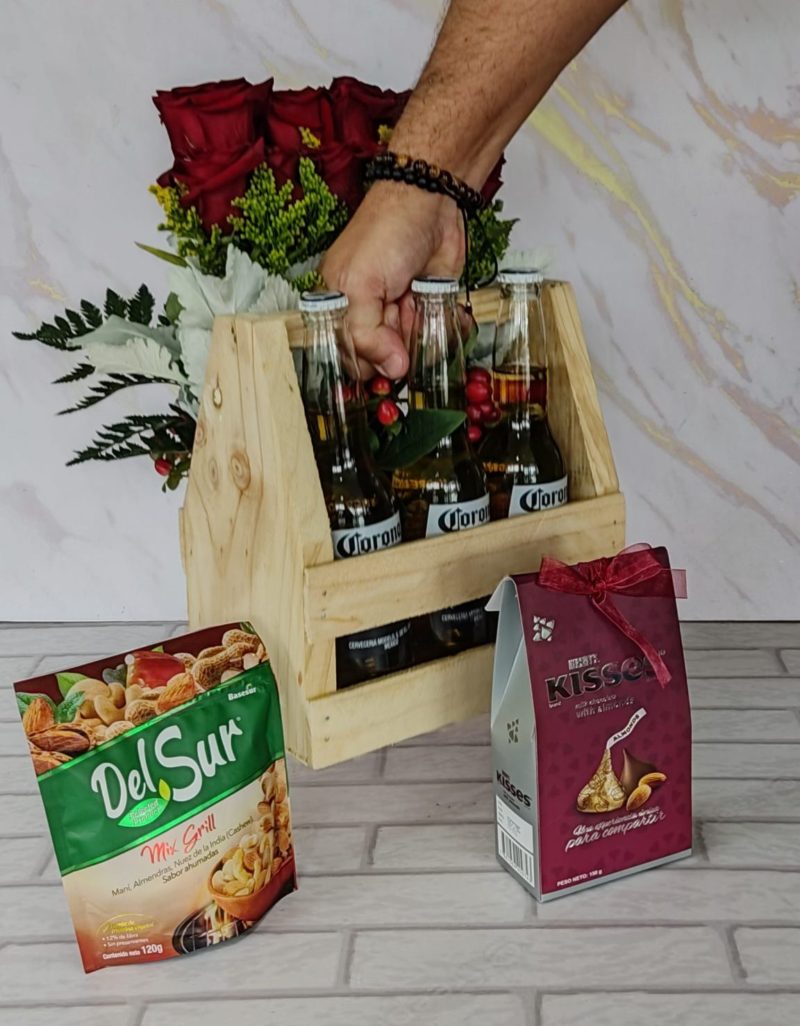 Caja rústica porta sixpack con cerveza CORONA + Choclolates Kisses y frutos secos